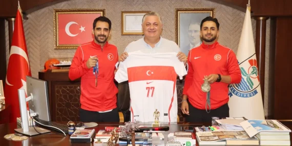 Başkan Gürel, Şampiyon Sporcuları Ağırladı 12 Başkan Gürel, Şampiyon Sporcuları Ağırladı