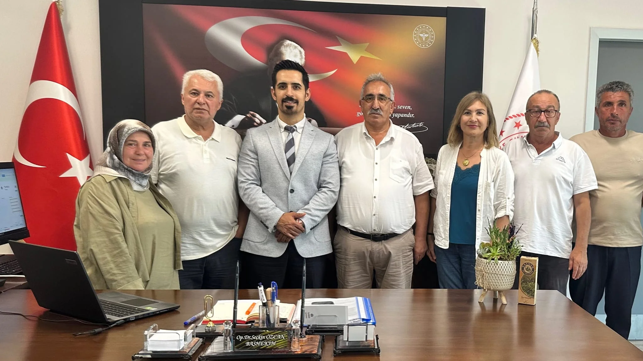 Yalova Rizeliler Derneği'nden Başhekim Dr. Seçkin Özcan'a Hayırlı Olsun Ziyareti 4 Yalova Rizeliler Derneği'nden Başhekim Dr. Seçkin Özcan'a Hayırlı Olsun Ziyareti
