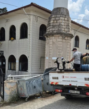 Çiftlikköy’de Yaz Temizliği Seferberliği: Konteynerler Tek Tek Yıkanıyor 5 Çiftlikköy’de Yaz Temizliği Seferberliği: Konteynerler Tek Tek Yıkanıyor