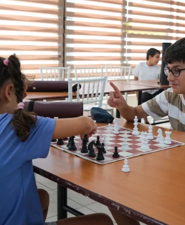 Çiftlikköy’de Çocuklar Satrançla Buluşuyor 8 Çiftlikköy’de Çocuklar Satrançla Buluşuyor