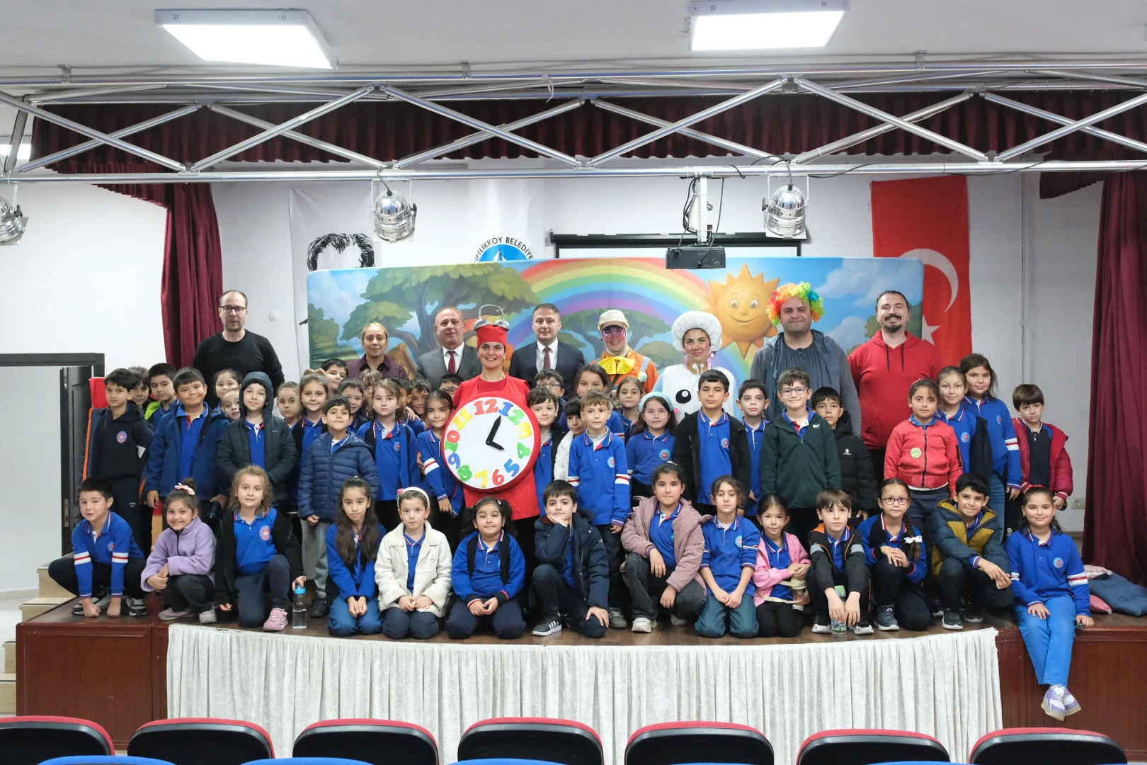 ÇİFTLİKKÖY’DE TİYATRO ŞÖLENİ: 12 SEANSTA 1.175 ÖĞRENCİYE ULAŞILDI