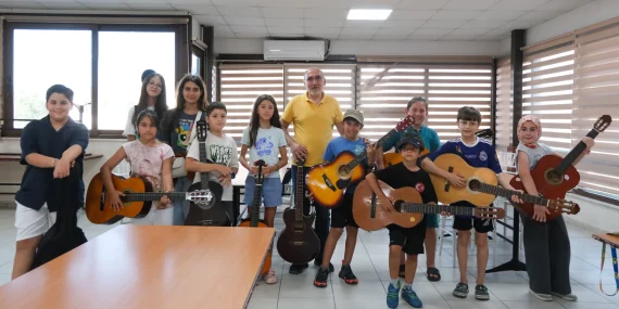 Çiftlikköy Belediyesi Ücretsiz Gitar Kursu Yoğun İlgi Görüyor 15 Çiftlikköy Belediyesi Ücretsiz Gitar Kursu Yoğun İlgi Görüyor