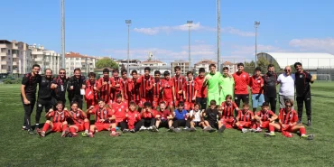 Çiftlikköyspor’dan Gelişim Liglerine Muhteşem Başlangıç: İki Kategoride de Galibiyet 12 Çiftlikköyspor’dan Gelişim Liglerine Muhteşem Başlangıç: İki Kategoride de Galibiyet
