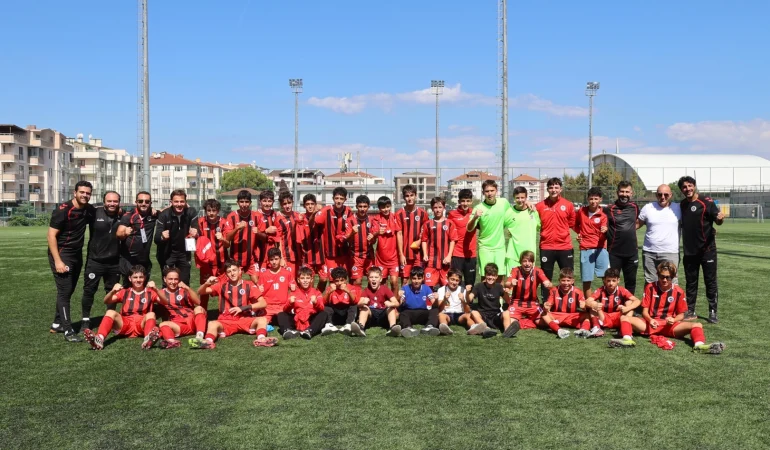Çiftlikköyspor’dan Gelişim Liglerine Muhteşem Başlangıç: İki Kategoride de Galibiyet 2 Çiftlikköyspor’dan Gelişim Liglerine Muhteşem Başlangıç: İki Kategoride de Galibiyet
