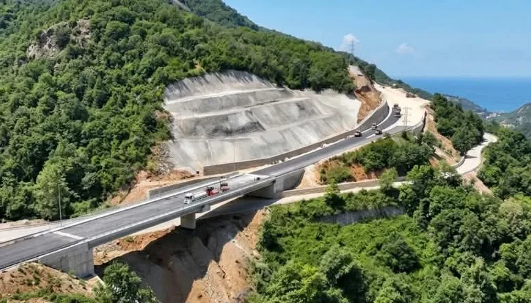Esenköy-Armutlu Yolu Hizmete Giriyor: Yalova'nın Yıllardır Beklediği Dev Ulaşım Projesinde Tarihi Gün
