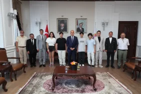 Vali Muammer Erol, LGS Türkiye Birincilerini Makamında Ağırladı 42 Vali Muammer Erol, LGS Türkiye Birincilerini Makamında Ağırladı