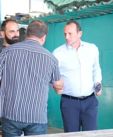 Çiftlikköy'de Temizlik Seferberliği Sürüyor: 54 Günde 2 Bin 276 Ton Evsel Atık Toplandı 4 Çiftlikköy'de Temizlik Seferberliği Sürüyor: 54 Günde 2 Bin 276 Ton Evsel Atık Toplandı