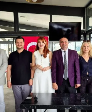 Yalova Gazeteciler Cemiyeti'nden 24 Temmuz'a Yakışan Anlamlı Buluşma 3 Yalova Gazeteciler Cemiyeti'nden 24 Temmuz'a Yakışan Anlamlı Buluşma