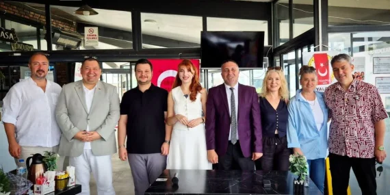Yalova Gazeteciler Cemiyeti'nden 24 Temmuz'a Yakışan Anlamlı Buluşma 18 Yalova Gazeteciler Cemiyeti'nden 24 Temmuz'a Yakışan Anlamlı Buluşma