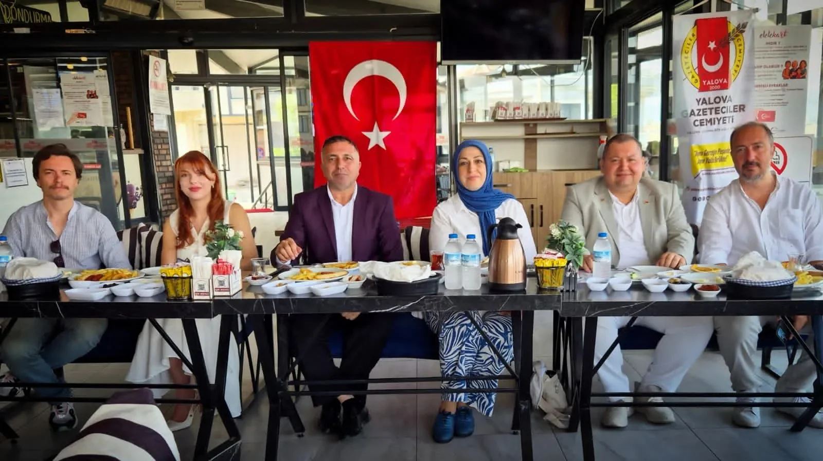 Yalova Gazeteciler Cemiyeti'nden 24 Temmuz'a Yakışan Anlamlı Buluşma 7 Yalova Gazeteciler Cemiyeti'nden 24 Temmuz'a Yakışan Anlamlı Buluşma