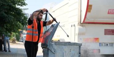 Çiftlikköy'de Çöp Konteynerlerine Yaz Mesaisi: Koku ve Haşereye Karşı Yoğun Dezenfeksiyon