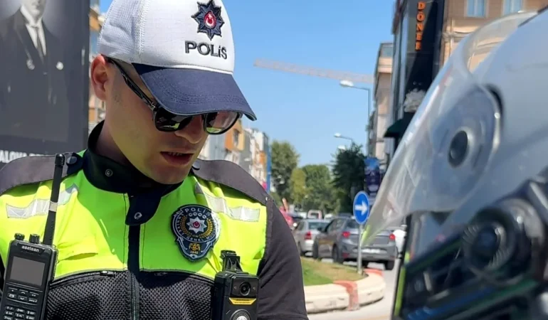 Yalova Emniyeti'nde Yeni Dönem: ASELSAN Üretimi İkinci Nesil Yaka Kameraları Kullanılmaya Başlandı 1 Yalova Emniyeti'nde Yeni Dönem: ASELSAN Üretimi İkinci Nesil Yaka Kameraları Kullanılmaya Başlandı