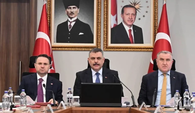 Yalova’da Spor Güvenliği Zirvesi: Yeni Sezon Öncesi Kritik Toplantı 1 Yalova’da Spor Güvenliği Zirvesi: Yeni Sezon Öncesi Kritik Toplantı