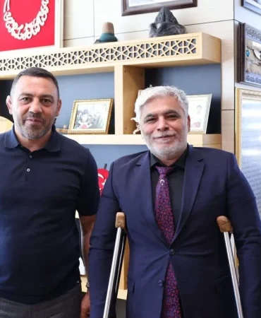 Hamza Yerlikaya’ya Anlamlı Ziyaret: Türk Sporuna Katkılarına Teşekkür 4 Hamza Yerlikaya’ya Anlamlı Ziyaret: Türk Sporuna Katkılarına Teşekkür