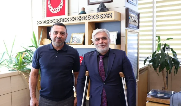 Hamza Yerlikaya’ya Anlamlı Ziyaret: Türk Sporuna Katkılarına Teşekkür 6 Hamza Yerlikaya’ya Anlamlı Ziyaret: Türk Sporuna Katkılarına Teşekkür
