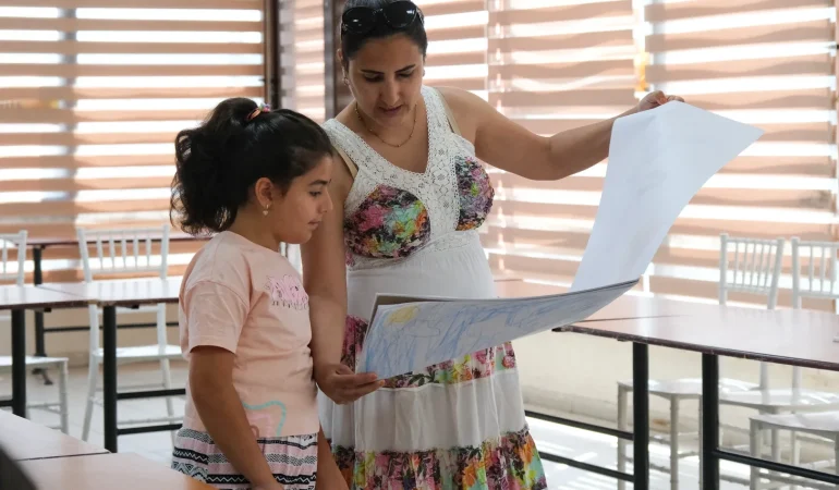 Minik Ressamlar Çiftlikköy’de Sanatla Buluşuyor 1 Minik Ressamlar Çiftlikköy’de Sanatla Buluşuyor