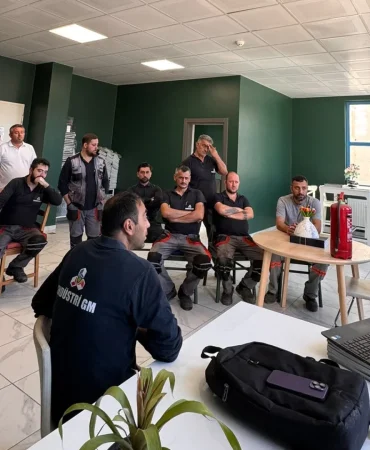 Çiftlikköy İtfaiyesi'nden Yalova OSB'de Yangın Güvenliği Eğitimi 9 Çiftlikköy İtfaiyesi'nden Yalova OSB'de Yangın Güvenliği Eğitimi