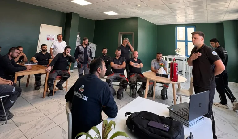 Çiftlikköy İtfaiyesi'nden Yalova OSB'de Yangın Güvenliği Eğitimi 1 Çiftlikköy İtfaiyesi'nden Yalova OSB'de Yangın Güvenliği Eğitimi