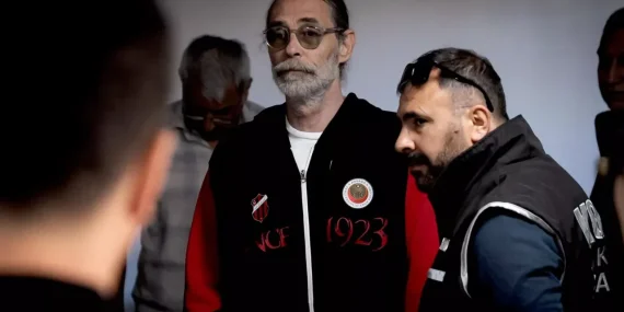 Etimesgut Belediyesi'ne Dev Operasyon: Belediye Başkanı Erdal Beşikçioğlu Dahil 52 Şüpheli Gözaltına Alındı 13 Etimesgut Belediyesi'ne Dev Operasyon: Belediye Başkanı Erdal Beşikçioğlu Dahil 52 Şüpheli Gözaltına Alındı