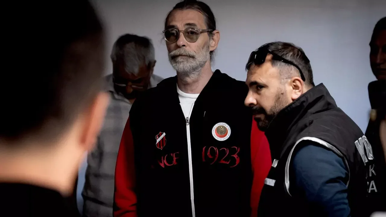Etimesgut Belediyesi'ne Dev Operasyon: Belediye Başkanı Erdal Beşikçioğlu Dahil 52 Şüpheli Gözaltına Alındı