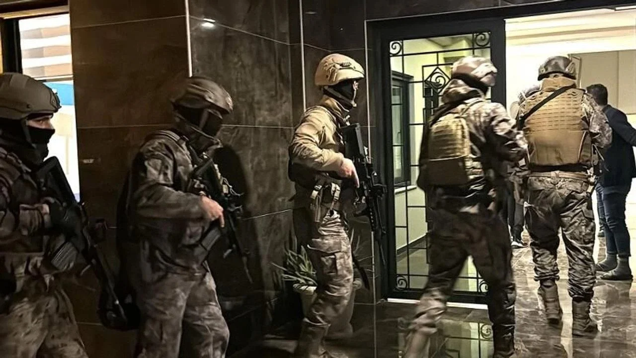 52 İlde Dev Operasyon: Sosyal Medyada Suç Örgütü Propagandasına 216 Gözaltı 3 52 İlde Dev Operasyon: Sosyal Medyada Suç Örgütü Propagandasına 216 Gözaltı