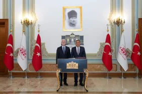 Yalova Valisi Dr. Ahmet Hamdi Usta, İstanbul Valisi Davut Gül'ü Ziyaret Etti 13 Yalova Valisi Dr. Ahmet Hamdi Usta, İstanbul Valisi Davut Gül'ü Ziyaret Etti