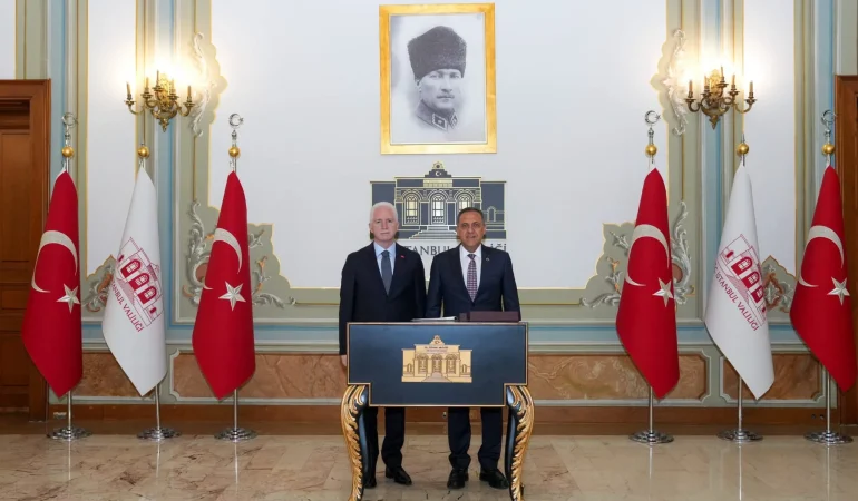 Yalova Valisi Dr. Ahmet Hamdi Usta, İstanbul Valisi Davut Gül'ü Ziyaret Etti 3 Yalova Valisi Dr. Ahmet Hamdi Usta, İstanbul Valisi Davut Gül'ü Ziyaret Etti