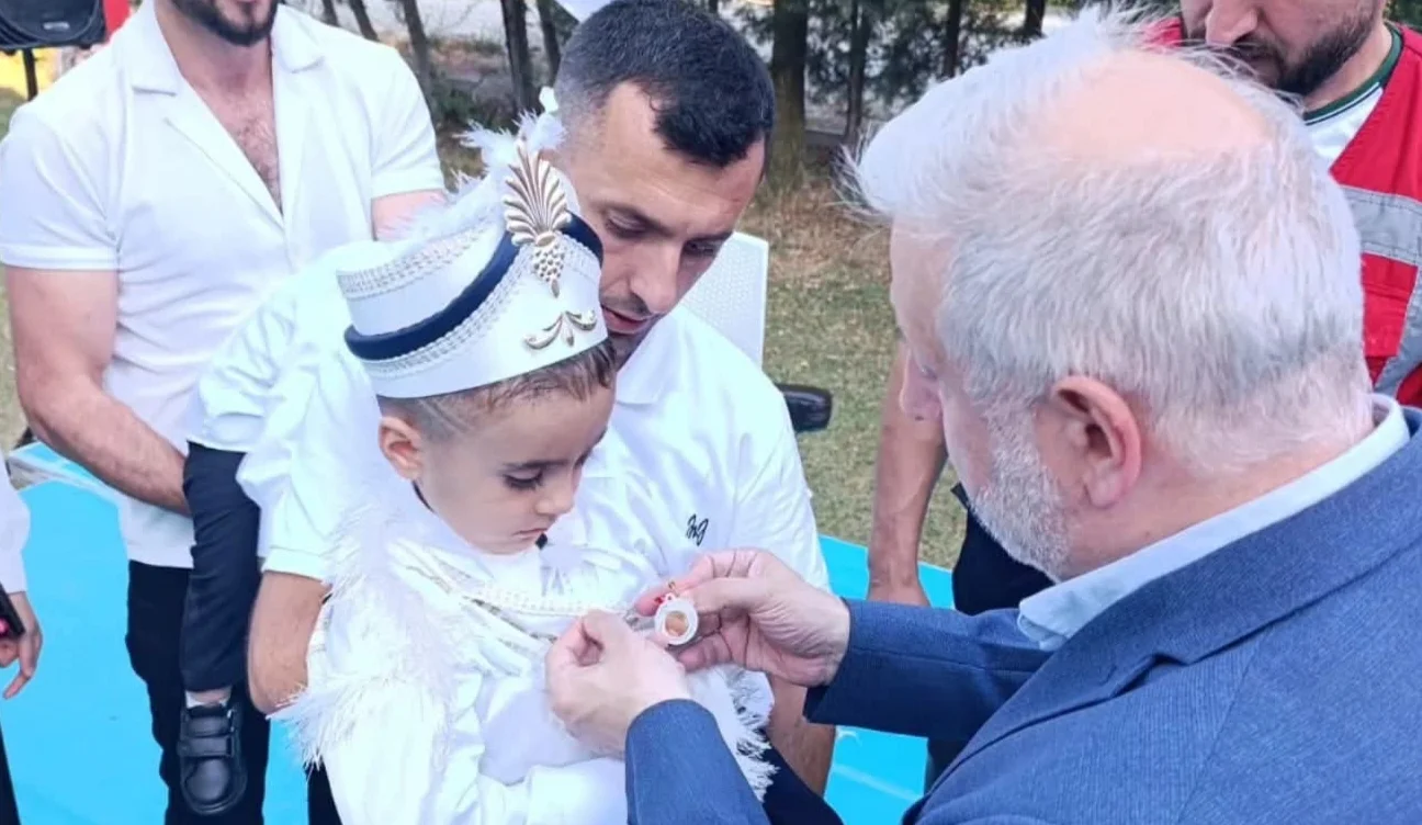 İl Müftüsü İlyas Yılmaztürk, 530 Yıllık Sünnet Şöleninde Çocukların Sevincine Ortak Oldu