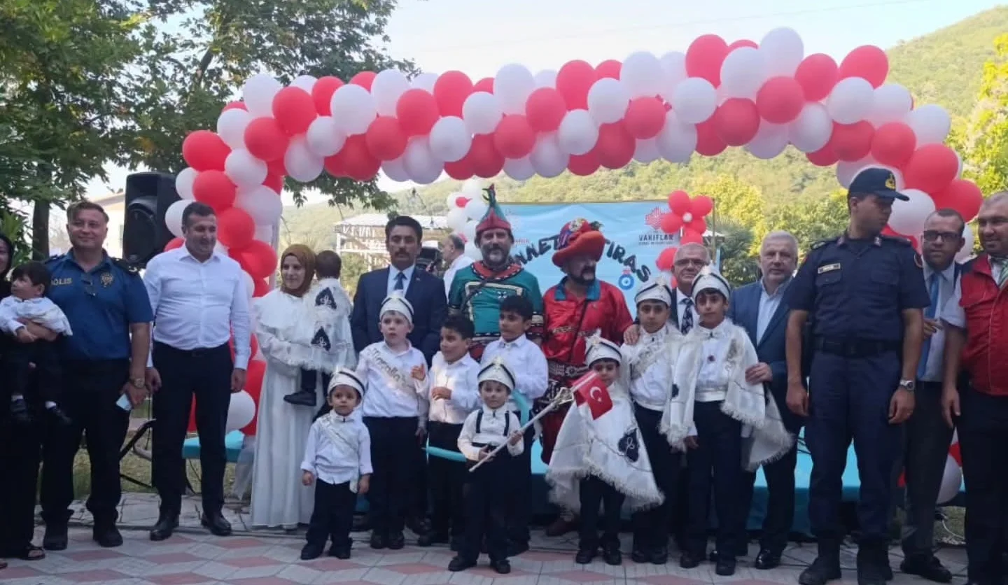 İl Müftüsü İlyas Yılmaztürk, 530 Yıllık Sünnet Şöleninde Çocukların Sevincine Ortak Oldu 5 İl Müftüsü İlyas Yılmaztürk, 530 Yıllık Sünnet Şöleninde Çocukların Sevincine Ortak Oldu