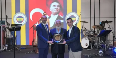 Şahin Özer'e 1907 Dünya Fenerbahçeliler Günü'nde Anlamlı Ödül: "En Büyük Fenerbahçe" 10 Şahin Özer'e 1907 Dünya Fenerbahçeliler Günü'nde Anlamlı Ödül: "En Büyük Fenerbahçe"