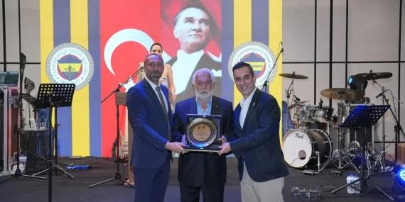 Şahin Özer'e 1907 Dünya Fenerbahçeliler Günü'nde Anlamlı Ödül: "En Büyük Fenerbahçe" 11 Şahin Özer'e 1907 Dünya Fenerbahçeliler Günü'nde Anlamlı Ödül: "En Büyük Fenerbahçe"
