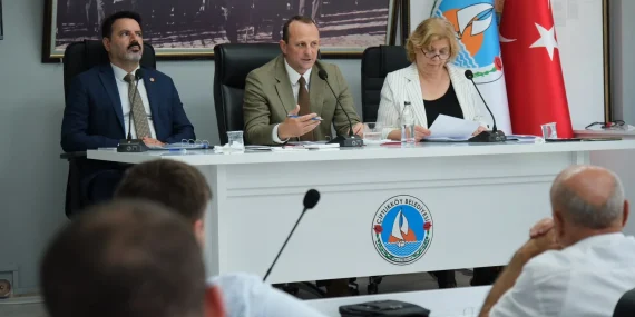 Çiftlikköy'de Atatürk Eğitim ve Kültür Evi İçin Başkan Yele'ye Protokol Yetkisi 15 Çiftlikköy'de Atatürk Eğitim ve Kültür Evi İçin Başkan Yele'ye Protokol Yetkisi