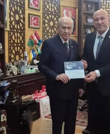MHP Yalova İl Kongresi İçin Geri Sayım Başladı: Davetiye Devlet Bahçeli'ye Takdim Edildi 2 MHP Yalova İl Kongresi İçin Geri Sayım Başladı: Davetiye Devlet Bahçeli'ye Takdim Edildi
