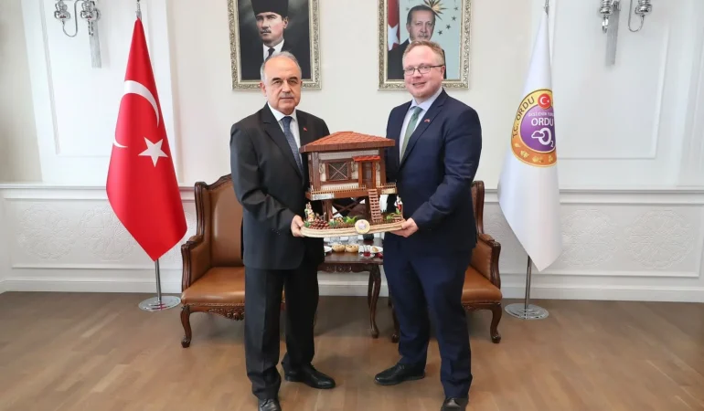 ABD Ankara Büyükelçiliği Konsolosu Matthew Smith’ten Ordu Valisi Muammer Erol’a Ziyaret