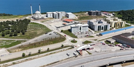 Yalova Üniversitesi Tıp Fakültesi’nde Yeni Dönem Başlıyor: Öğrenciler Eğitimlerine Yalova’da Başlayacak 10 Yalova Üniversitesi Tıp Fakültesi’nde Yeni Dönem Başlıyor: Öğrenciler Eğitimlerine Yalova’da Başlayacak