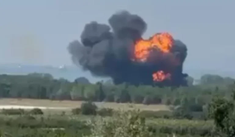Yalova’da askeri eğitim uçağı düştü! Bölgeye çok sayıda ekip sevk edildi 1 Yalova’da askeri eğitim uçağı düştü! Bölgeye çok sayıda ekip sevk edildi
