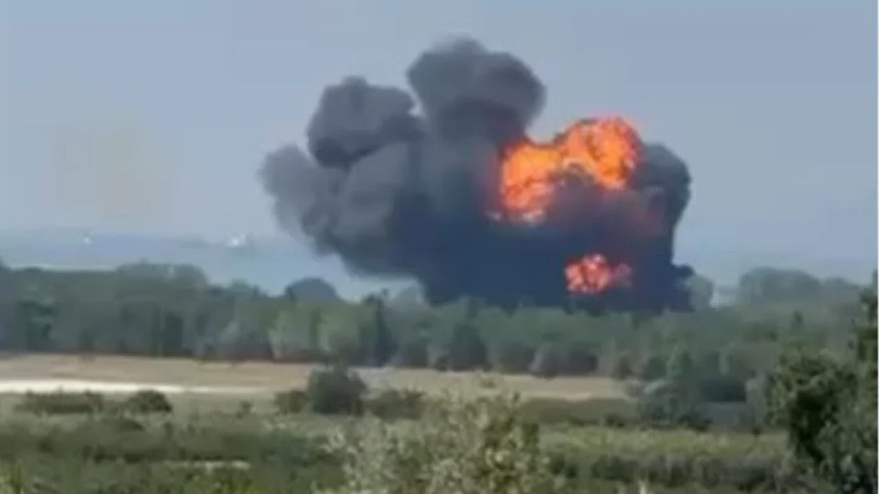 Yalova’da askeri eğitim uçağı düştü! Bölgeye çok sayıda ekip sevk edildi 1 Yalova’da askeri eğitim uçağı düştü! Bölgeye çok sayıda ekip sevk edildi