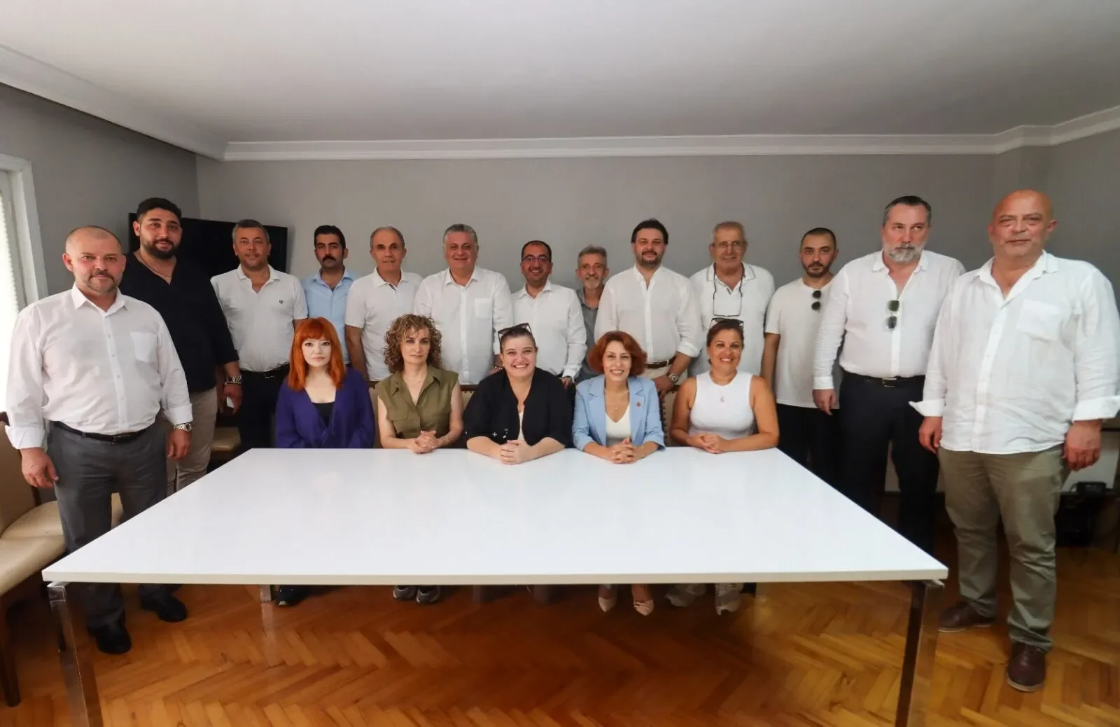 Yalova’da siyasi dengeler değişti: 15 CHP’li belediye meclis üyesi YENİ Parti’ye katıldı 4 Yalova’da Siyasi Dengeleri Değiştiren Hamle: 15 CHP’li Meclis Üyesi Yeni Parti’ye Katıldı