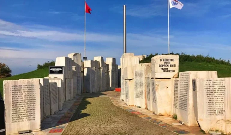 Marmara Depremi Şehitleri Yalova'da Anılacak: 17 Ağustos'un 27. Yılında Kapsamlı Anma Programı 6 Marmara Depremi Şehitleri Yalova'da Anılacak: 17 Ağustos'un 27. Yılında Kapsamlı Anma Programı
