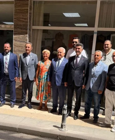 CHP Heyeti Yalova Anadolu Dernekleri Federasyonu’nu Ziyaret Etti: Gündemde Aile Yapısı ve Deprem Riski 2 CHP Heyeti Yalova Anadolu Dernekleri Federasyonu’nu Ziyaret Etti: Gündemde Aile Yapısı ve Deprem Riski