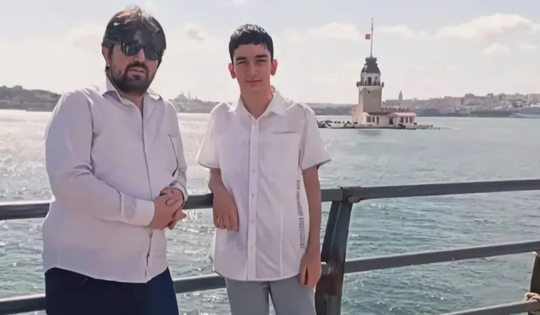 Yalova’nın Gururu Melik Kaan: Türkiye 4 Bin 800’üncüsü Oldu, Marmara Tıp Fakültesi’ni Kazandı 1 Yalova’nın Gururu Melik Kaan: Türkiye 4 Bin 800’üncüsü Oldu, Marmara Tıp Fakültesi’ni Kazandı
