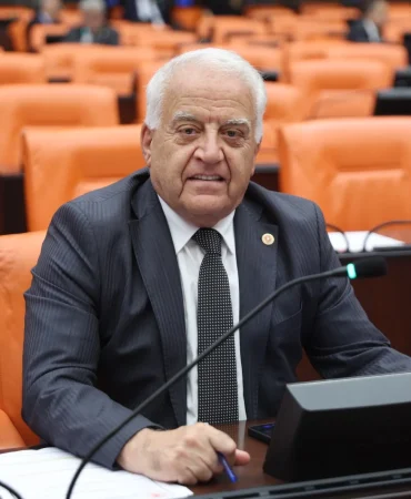 Tahsin Becan’dan Atatürk Mesajı: “Yalova’nın Geleceğini Cumhuriyet Vizyonuyla Korumalıyız” 8 Tahsin Becan’dan Atatürk Mesajı: “Yalova’nın Geleceğini Cumhuriyet Vizyonuyla Korumalıyız”