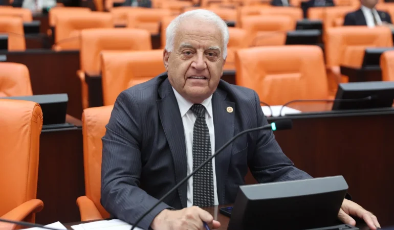 Tahsin Becan’dan Atatürk Mesajı: “Yalova’nın Geleceğini Cumhuriyet Vizyonuyla Korumalıyız” 62 Tahsin Becan’dan Atatürk Mesajı: “Yalova’nın Geleceğini Cumhuriyet Vizyonuyla Korumalıyız”