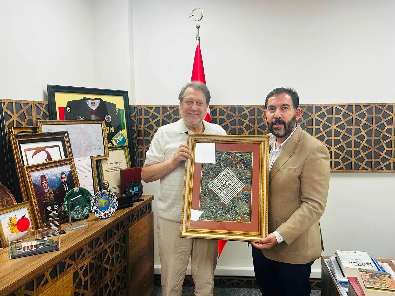 Hasan Soygüzel’den Ahmet Özhan’a Anlamlı Mesaj: “Nazik Ziyaretleriyle Bizleri Onurlandırdı”