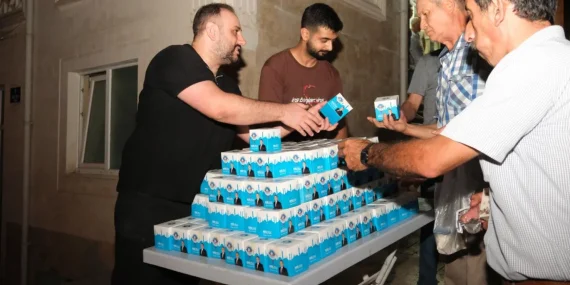 Çiftlikköy’de Mevlid Kandili Bereketi: 4 Bin Kutu Kandil Simidi Dağıtıldı 14 Çiftlikköy’de Mevlid Kandili Bereketi: 4 Bin Kutu Kandil Simidi Dağıtıldı