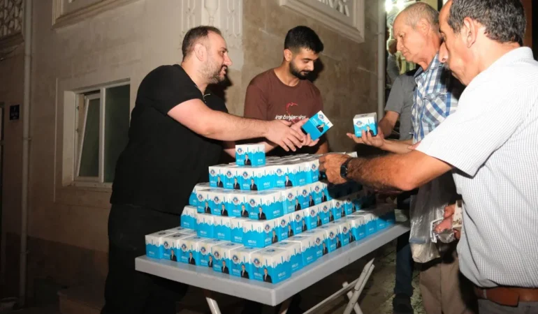 Çiftlikköy’de Mevlid Kandili Bereketi: 4 Bin Kutu Kandil Simidi Dağıtıldı 6 Çiftlikköy’de Mevlid Kandili Bereketi: 4 Bin Kutu Kandil Simidi Dağıtıldı