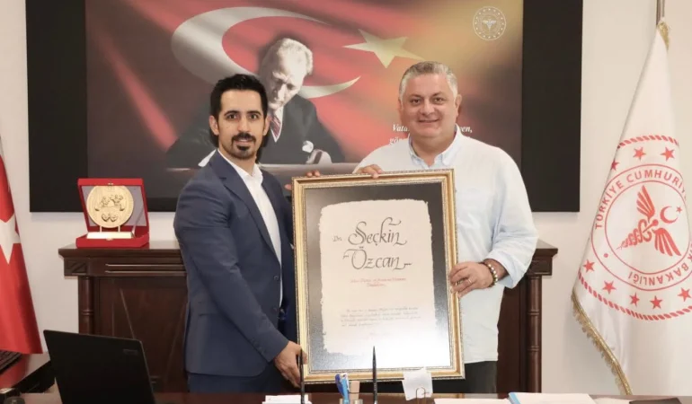 Yalova Belediye Başkanı Mehmet Gürel’den Başhekim Seçkin Özcan’a Hayırlı Olsun Ziyareti