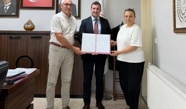 Yalova’da Bir Çocuk Daha Koruyucu Ailesine Kavuştu 6 Yalova’da Bir Çocuk Daha Koruyucu Ailesine Kavuştu