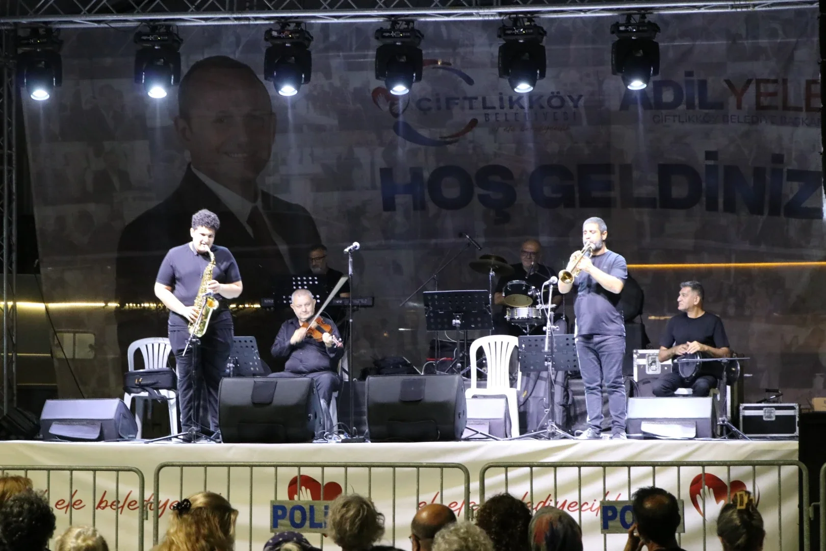 Çiftlikköy’de Zafer Coşkusu Konserle Taçlandı 4 Çiftlikköy’de Zafer Coşkusu Konserle Taçlandı