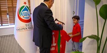 Vali Usta’dan Gönülleri Isıtan 30 Ağustos Hikâyesi: “Efe’ye Efelenemedik!” 93 Vali Usta’dan Gönülleri Isıtan 30 Ağustos Hikâyesi: “Efe’ye Efelenemedik!”